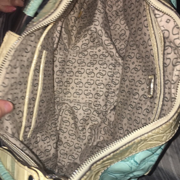 Guess purse - Picture 3 of 3